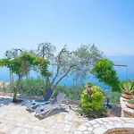 Paleopetres Blanche - Private Pool - Sea Views - Nissaki - North East Coast - ניסקי