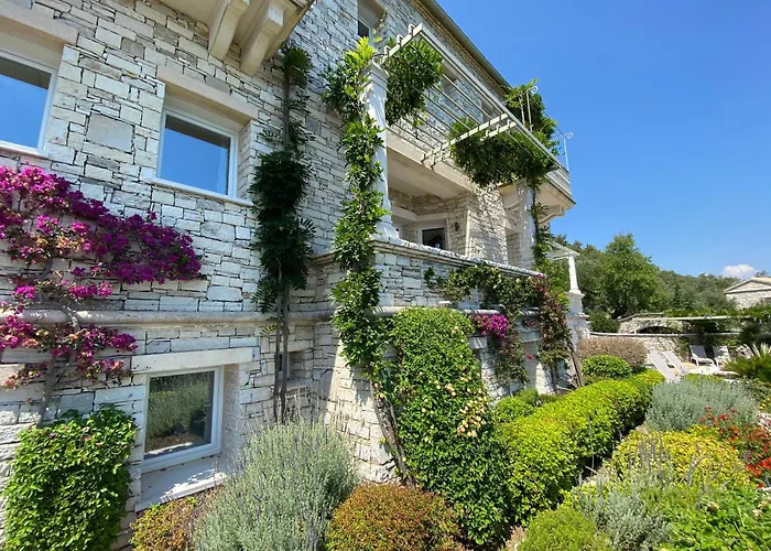 Villa Paleopetres Blanche - Private Pool - Sea Views - Nissaki - North East Coast - *